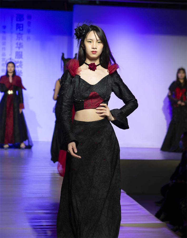 永州服装学校老师听优秀毕业学子谈岗位转型