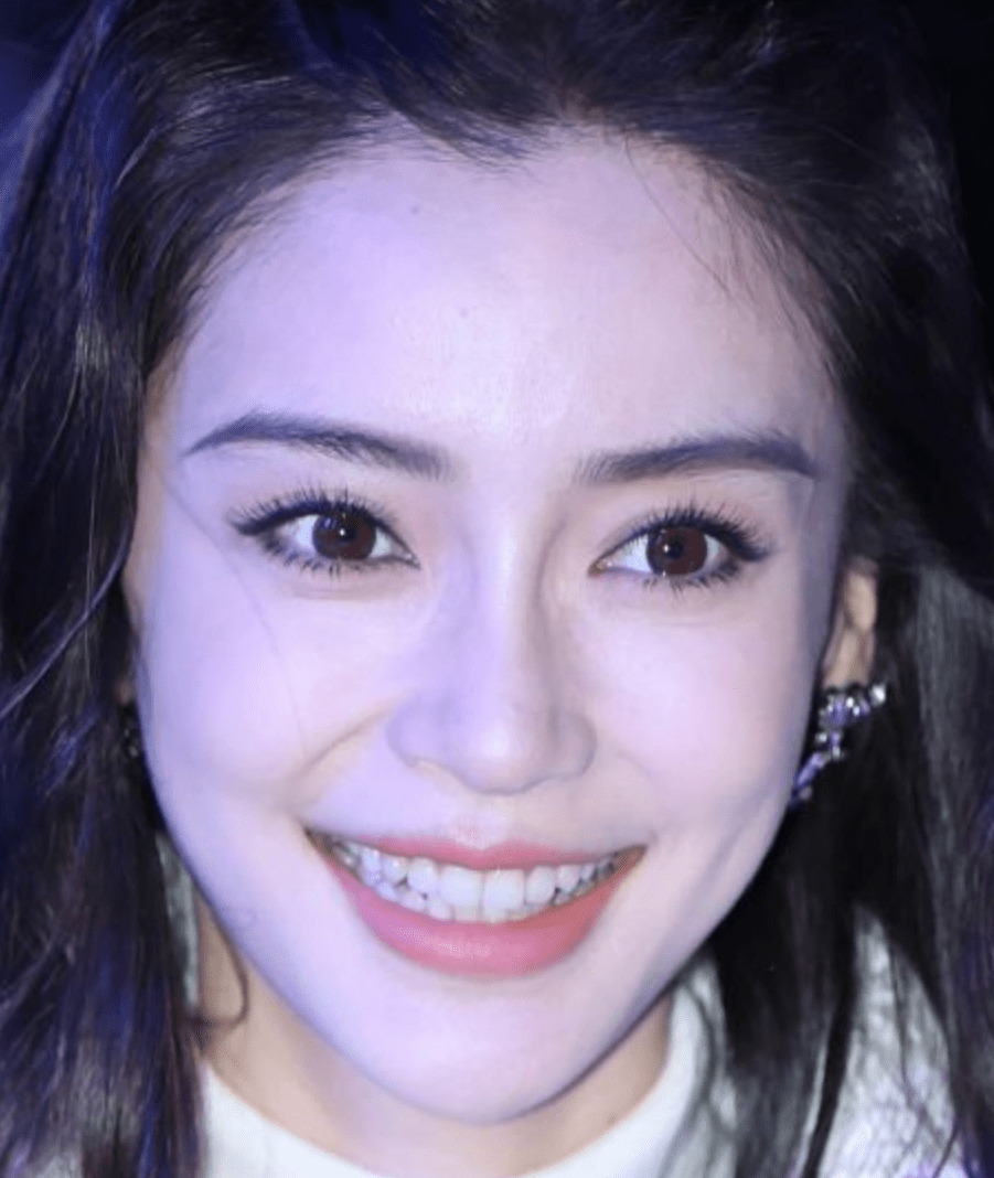 明星眼部状态,杨幂三眼皮,热巴细纹多,果然生图才是"照妖镜"_眼睛