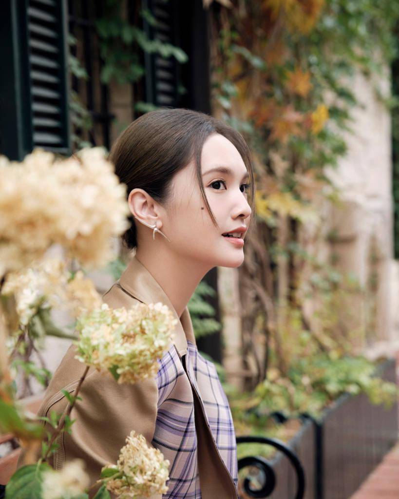 杨丞琳《声声如夏花》写真释出 格纹西装造型时髦亮眼_造型_写真_西装