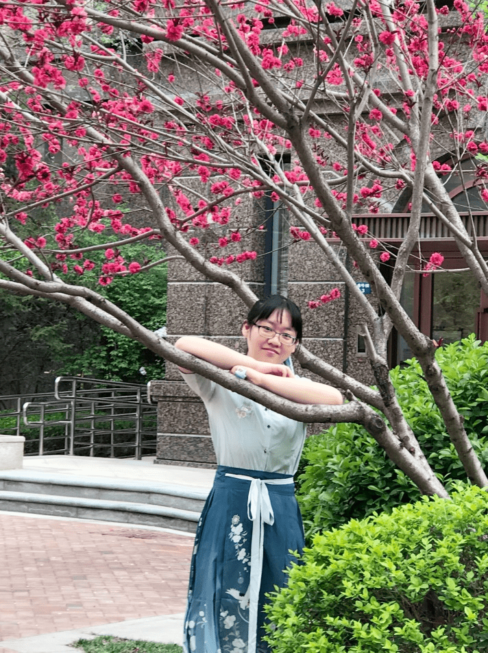 【与我共读】《秋天》_苗译文_果实_村子