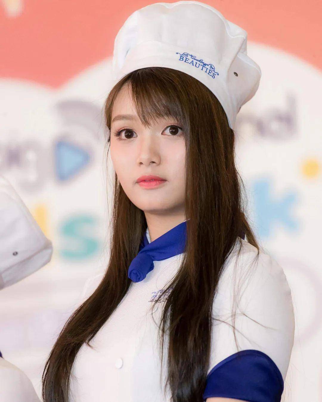 tvb20岁上位美女小花为上月离巢感到后悔,由月入5万变零_邱晴_合约