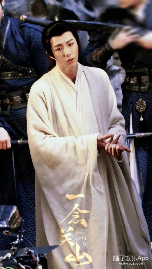 海报了,但是路透可以(捂脸)估计很少有剧能把大刘的破碎感展示出来了