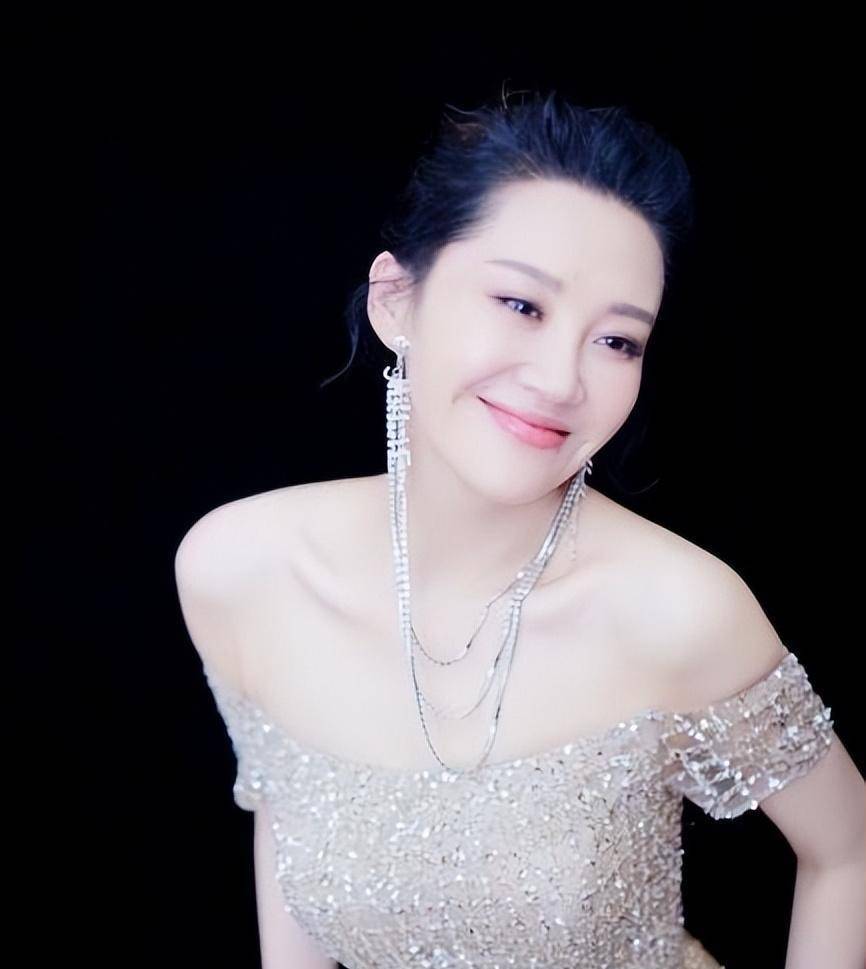 "撩汉无数"许晴:与华晨宇相爱引张翰吃醋,亿万身家迷住京圈大佬_刘波