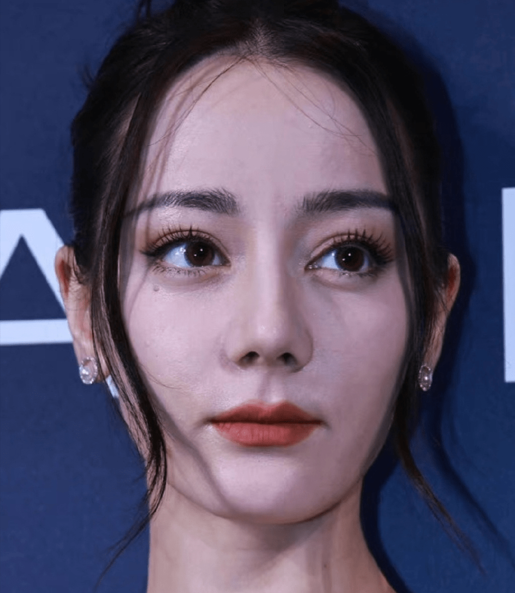 明星眼部状态,杨幂三眼皮,热巴细纹多,果然生图才是"照妖镜"_眼睛