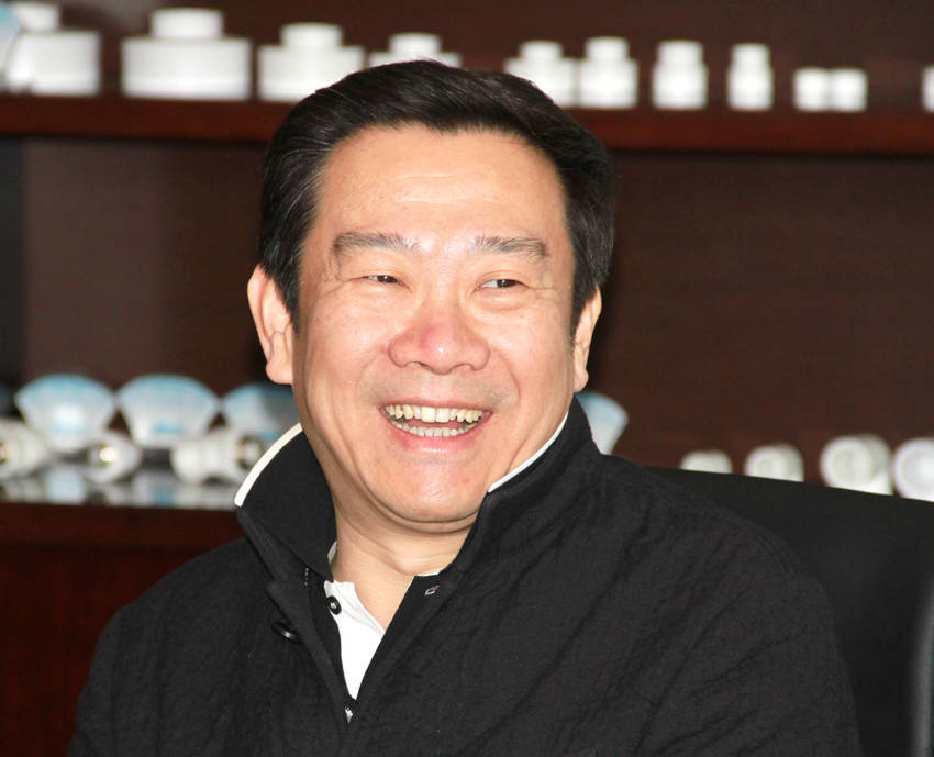 电视主持赵保乐曝近况,身形挺拔不像62岁!