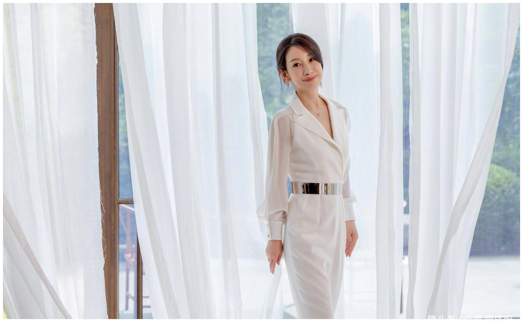 41岁秦海璐气质真棒!