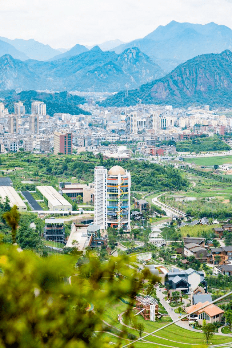 "铁定溜溜"位于乐清市大荆镇下山头村,占地面积2600亩,总投资约11亿元