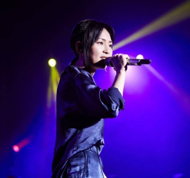 三个假唱露馅儿的女星,她立马要求重唱,她只会痛哭流涕!