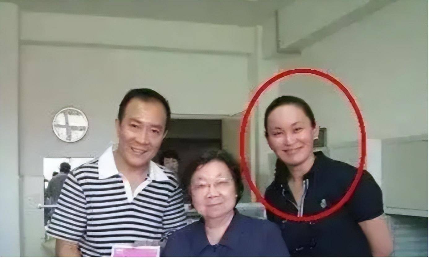 侯耀文前妻袁茵:婚内出轨师侄戴志诚,带女儿改嫁,如今怎样了?