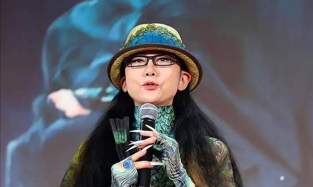 和杨丽萍离婚20年,前夫刘淳晴放弃继承百亿财产,只为陪伴她左右_刘纯