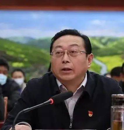县委副书记县长邓建光县委副书记县长邓建光指出:要高定位,明思路.
