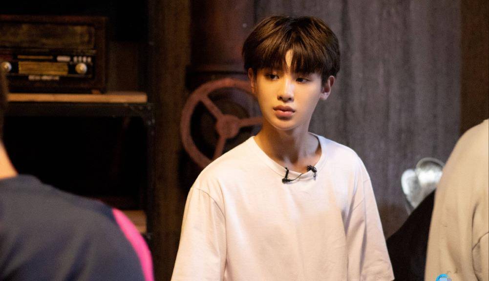 被何炅表扬,与杨幂邓伦合作,成《跑男》嘉宾,都快忘了他才18岁_黄明昊