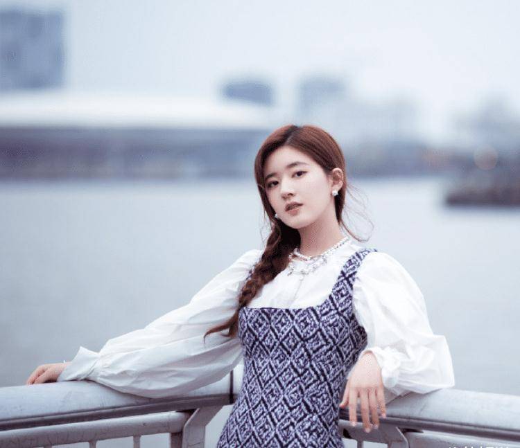 杨幂最重才98斤,赵露思让我手中的鸡腿不香了_体重_明星_普通人