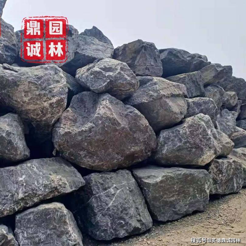 黑山石天井摆放欣赏造景石 黑石公园沿路置景石