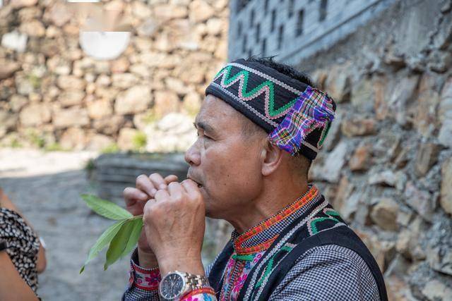 用树叶吹出动人山歌,这个地方"非遗"十分原生态,很少人听过_布林调