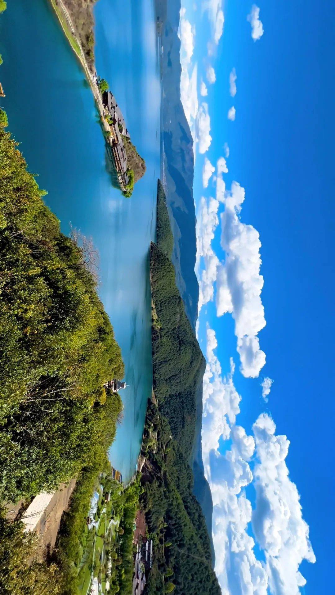 繁星下泸沽湖听首动人的歌梦回泸沽湖遥远的群山之间清澈的一弯
