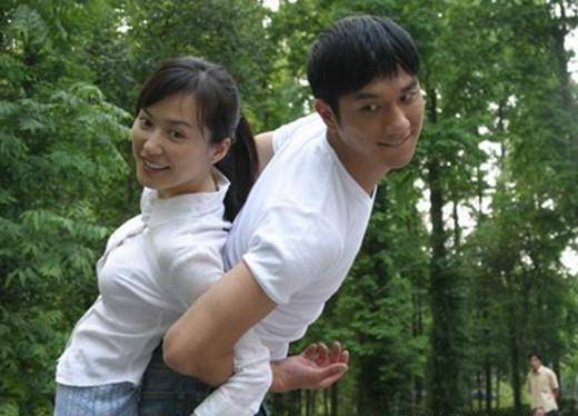 12,《香气迷人》——余素剧情简介:该剧讲述了父子两代人在爱情最炙热