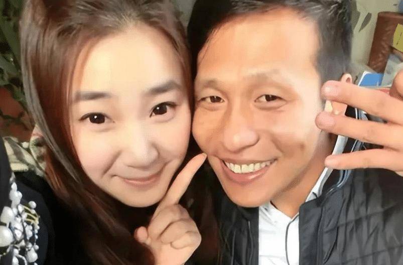 演员宋小宝:成名后抛弃前妻,二婚娶粉丝王雪,31岁生龙凤胎_焦小龙