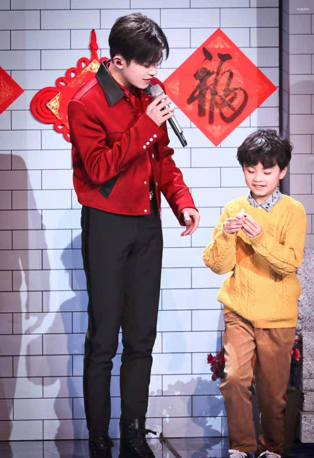 易烊千玺张杰 首次合作:你知道《亲戚》的歌词里面,有几位亲戚_网友