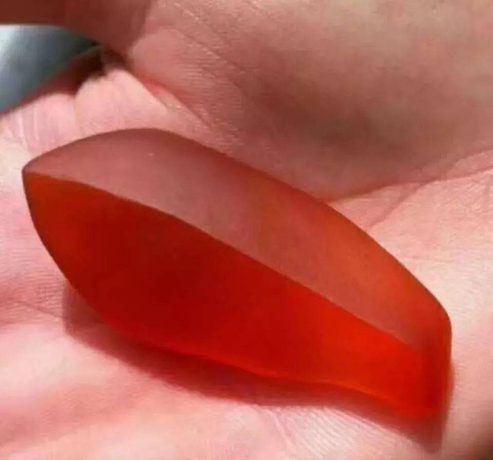 根据考察和探测,新疆准噶尔盆地是金丝玉的主要出产地.