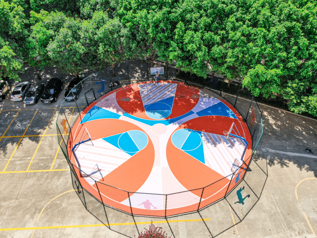 活力风满满另一侧的户外圆形篮球场图/张琛,haicity南海新经济小镇