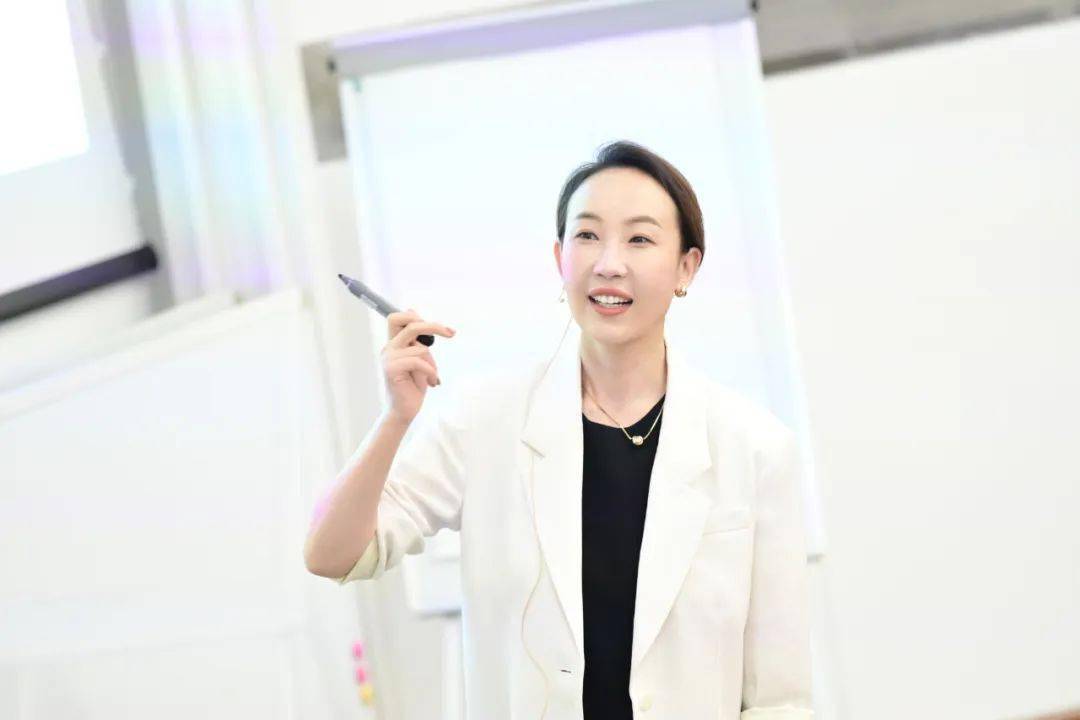 爱韩剧也爱泰拳 这个教授有点"辣"_郭薇_工作_女儿