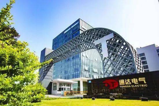 我叫陈丽娜,是华南理工大学1986级液压传动及气动专业毕业生,也曾是