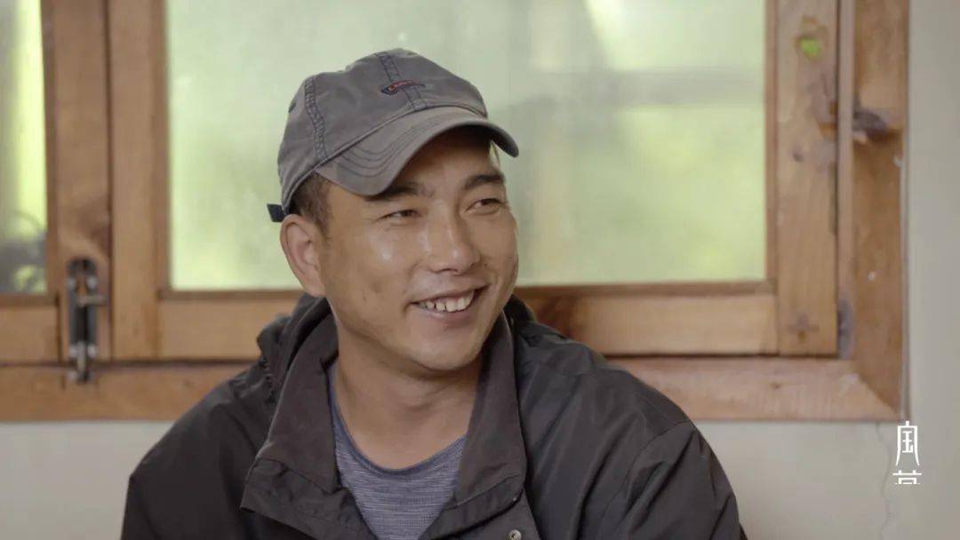 从"猎人"到"猴王" 父子护林员接力守护"国宝"滇金丝猴_余忠华_自然