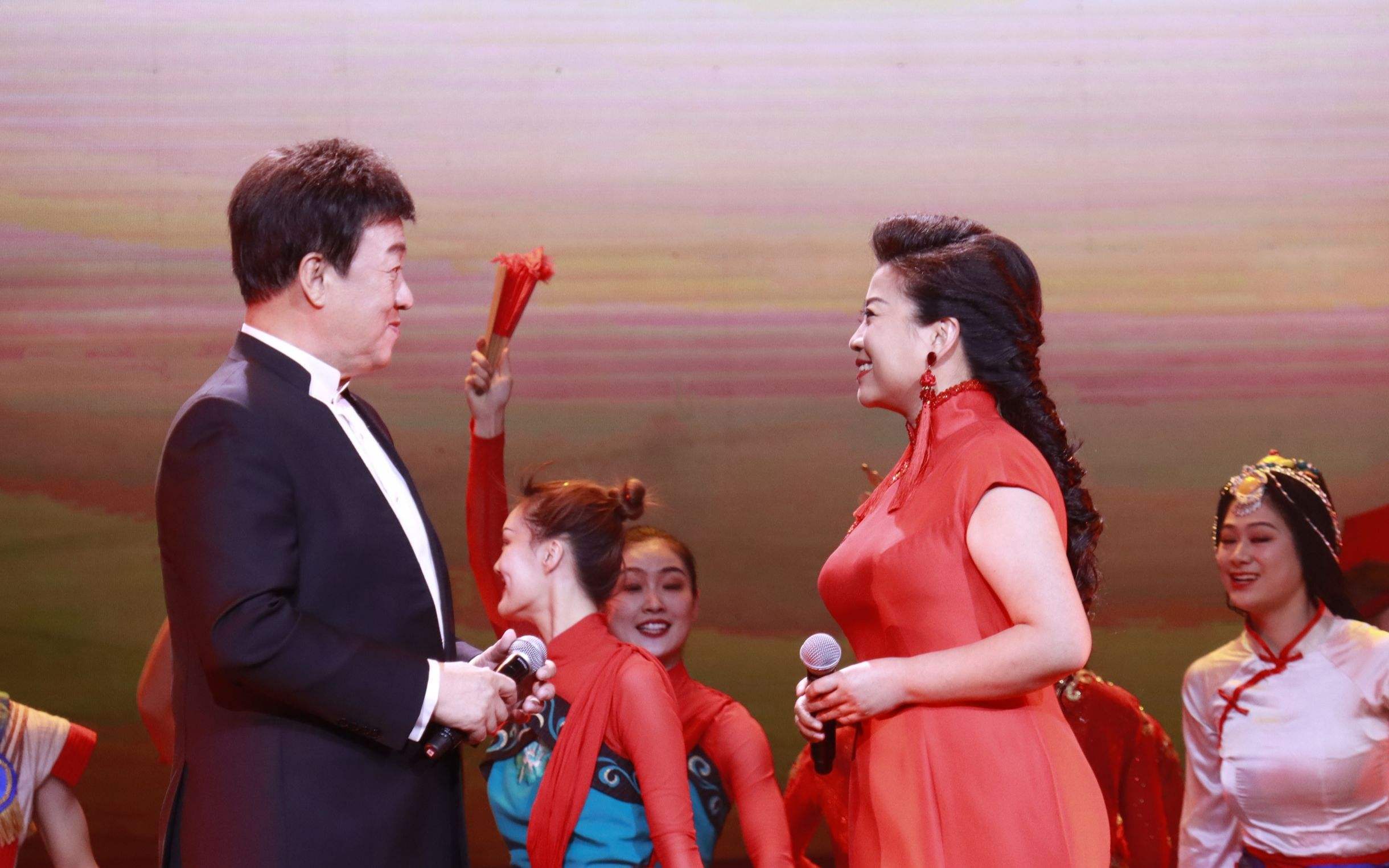 甜美歌后张也:至今单身,却还不愿意与吕继宏确定恋人关系_舞台_祝福