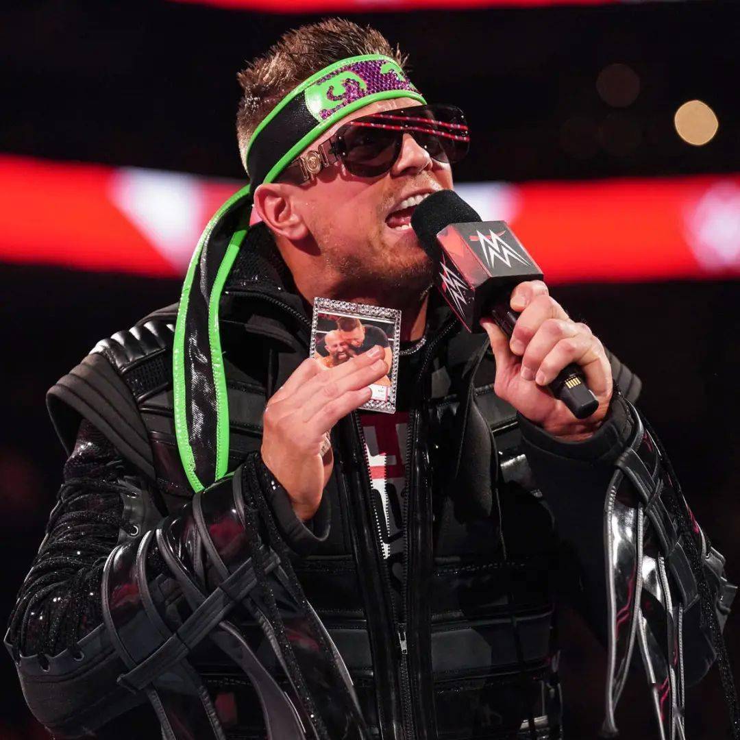 wwe raw现场照抓拍:多米尼克自称现代艾迪格雷罗,二柱子对战米兹,强尼