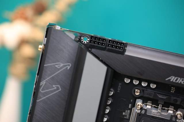 就是这么顶，超豪华供电，技嘉小雕X670 AORUS ELITE AX主板评测体验