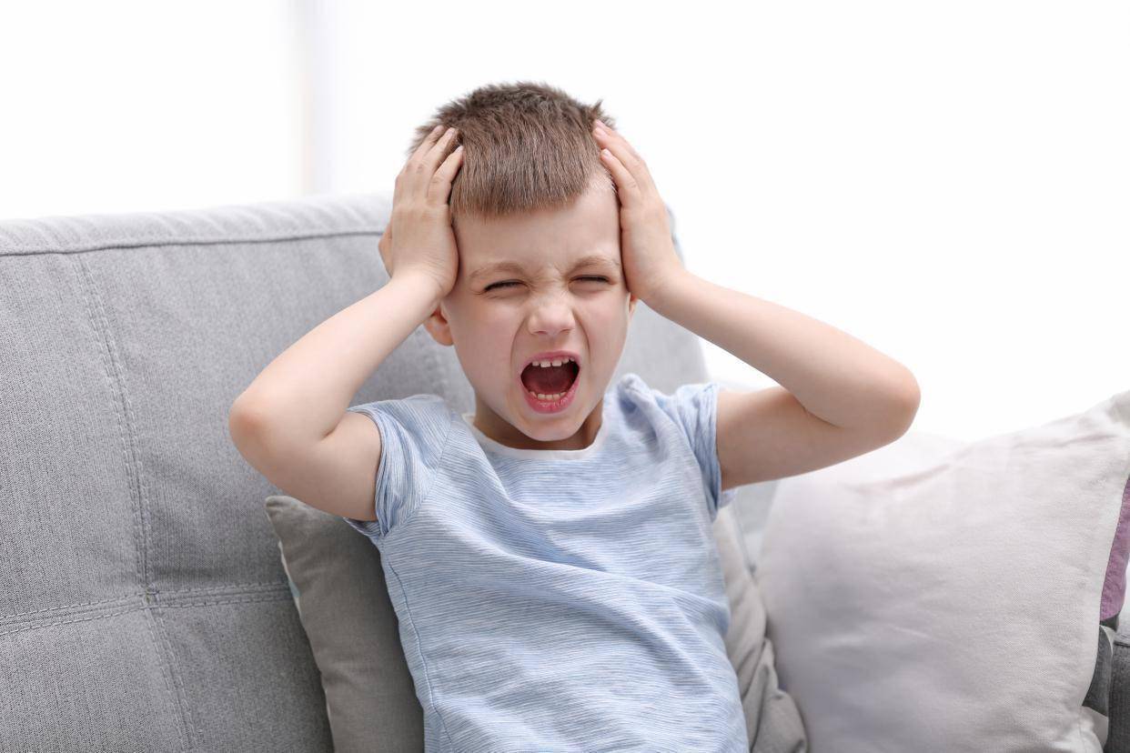 容易焦虑抑郁的小孩,多半来自以下家庭,有三个征兆父母多加重视_孩子