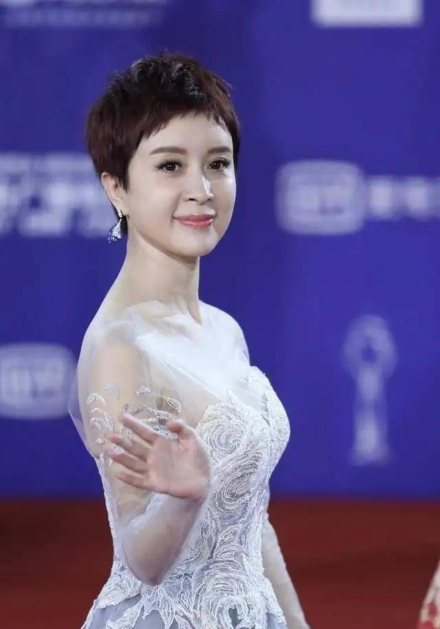 来自满族的7位女星，各个绝色，谁最令你不测？