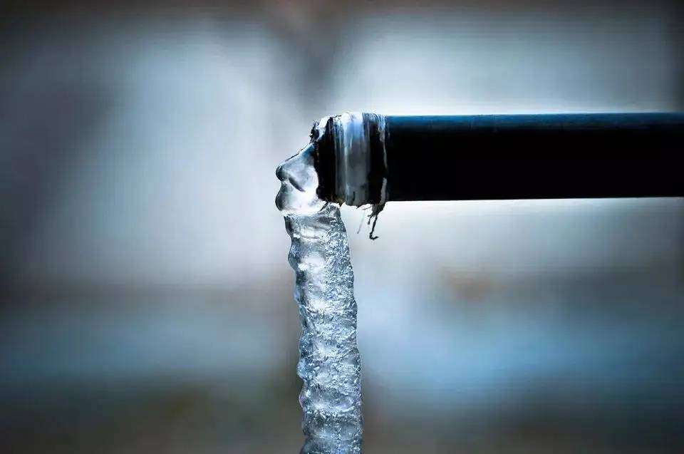 寒冬来临,注意室内外供水管道的保护工作_天气_水流_塑料