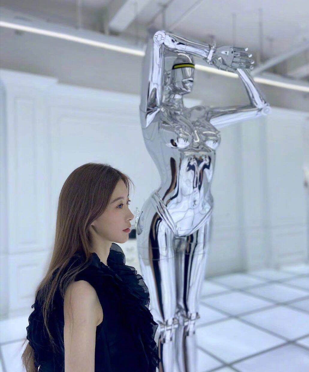 明星许魏洲卡点晒结婚证老婆是自己高中学姐称结婚当天是好日子_妻子