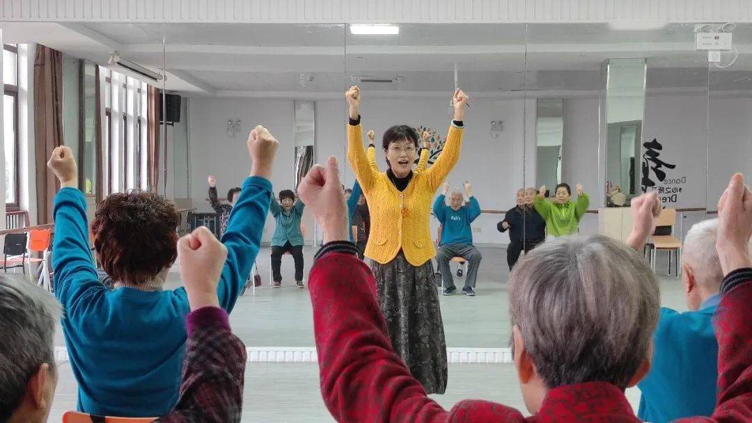 快乐手指操,益智又健脑——长者手指操课堂_活动_锻炼_老年人