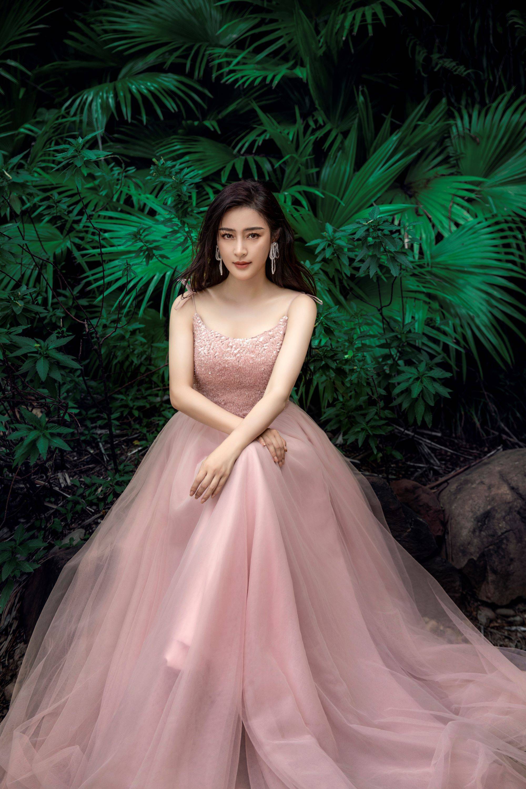 甘婷婷晒初秋写真 走出丛林唯美梦幻_卫视_巨制_年代