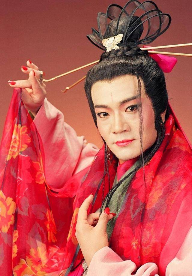 笑傲江湖,为何林远图能创出辟邪剑法,岳肃蔡子峰却死于非命_宝典_华山