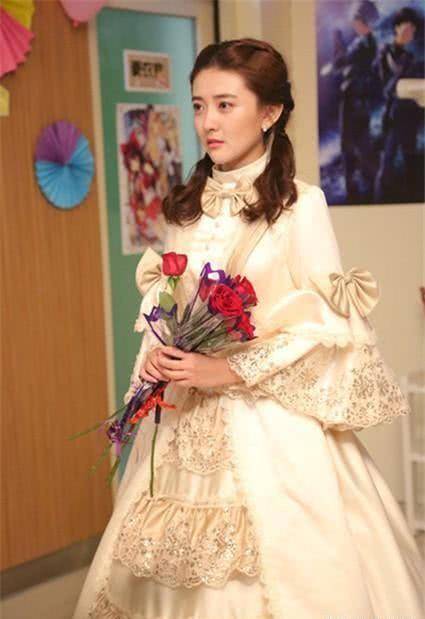 20岁出道,大9岁男友没她红,如今男友很帅气,而她越来越红_梁洁_蒲巴甲