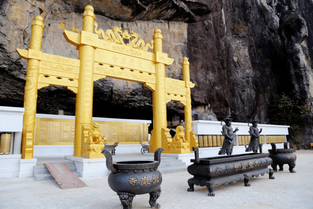 大觉岩寺—"嵌在崖壁"里的寺庙,一定要去一趟!_岩洞_一览_传说