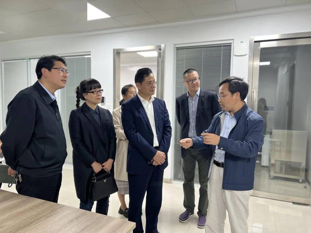理工大学联合国际丝绸联盟成立"丝绸公益发展基金"_新荣_纺织_南充