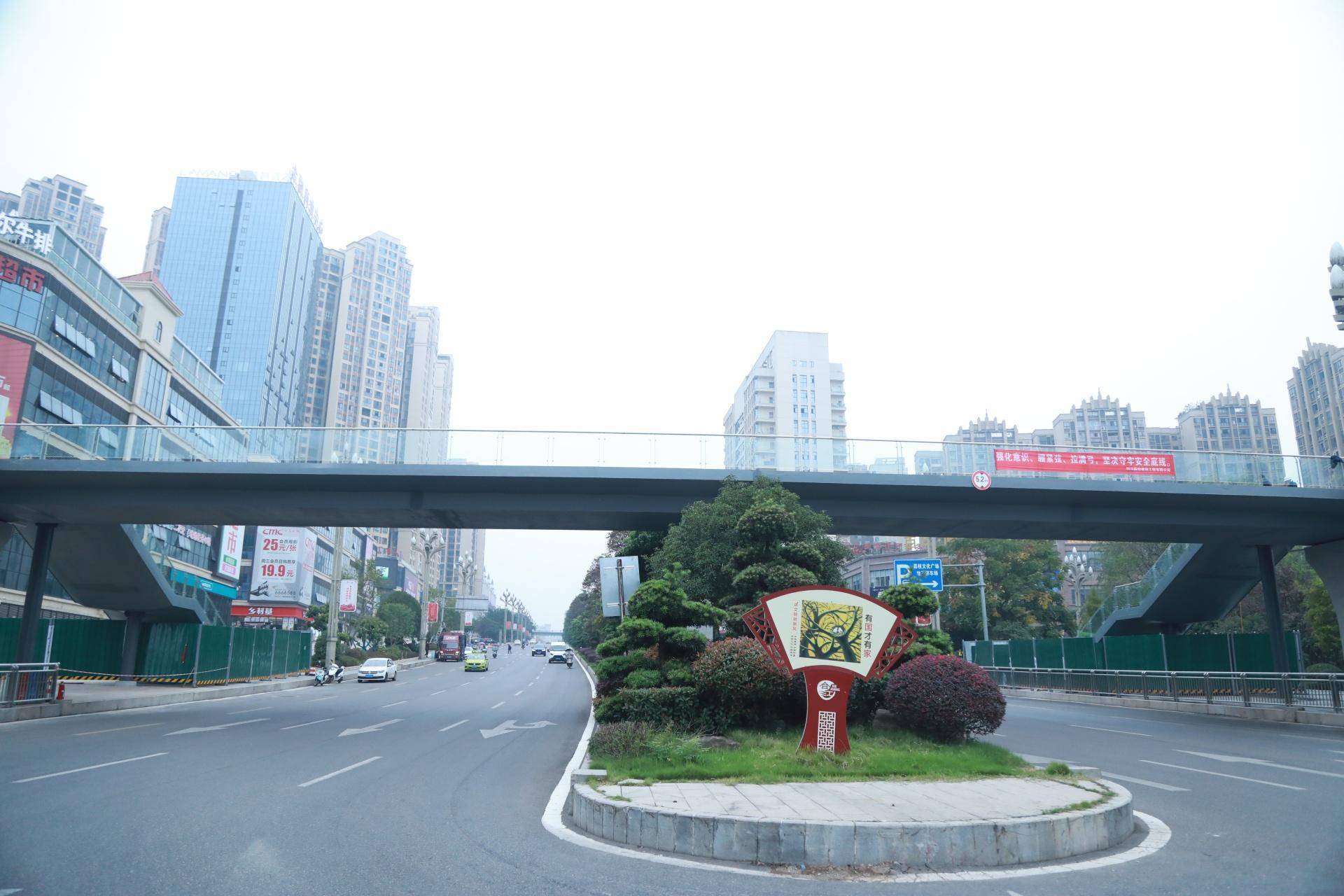 合江县荔枝文化广场1号人行天桥10月29日投用_建设_工作_收尾