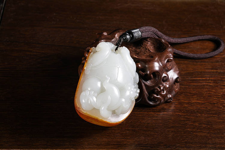 「璞玉雅藏」新疆和田玉籽料 熊明星玉雕《荣归龙龟》鉴赏_朝隆_海派