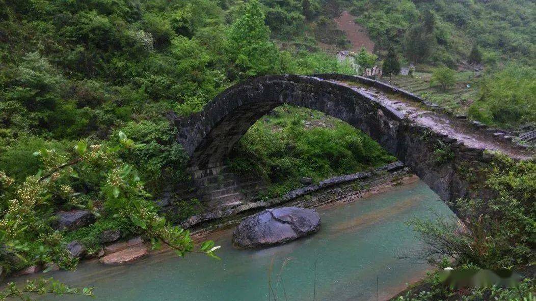 来恩施了,一定要看看中国最后一个不通公路的天坑村—鹿院坪