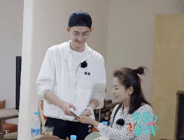 张翰凭初恋跟我是她最大的幸福上热搜后,转身12字更博,好有爱_郑爽