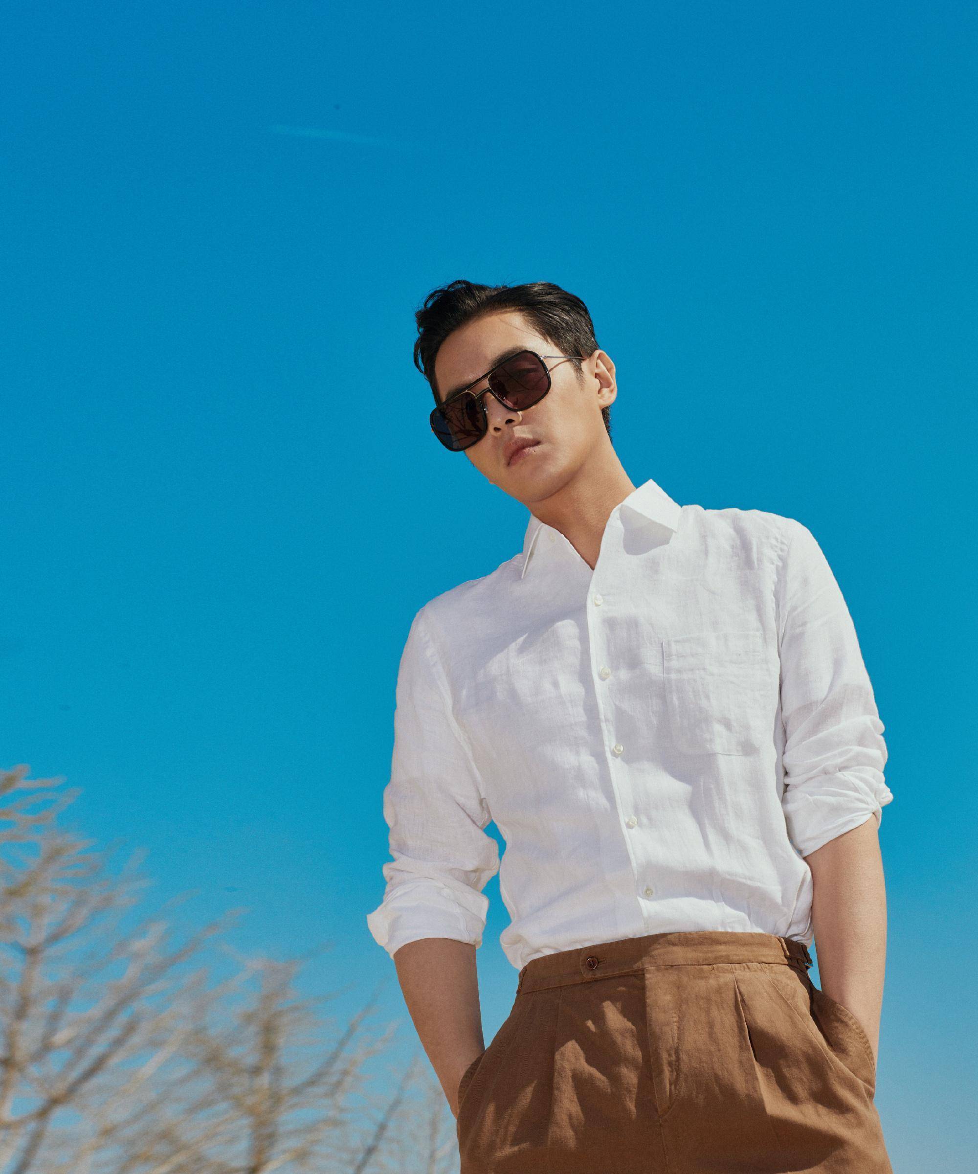 欣赏春日不一样的张若昀,白衬衫的少年,满屏的文艺范