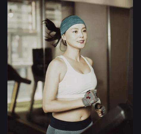 "北齐太后"梁爱琪,43岁仍似少女,媚而不妖,第一眼就被傅彪看上_工作