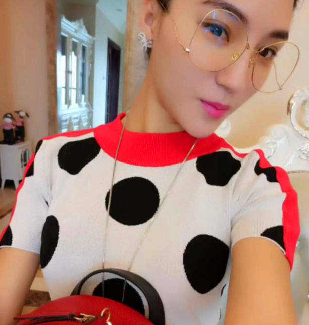 二驴被封,平荣成为快手"最美女人"频现热门!