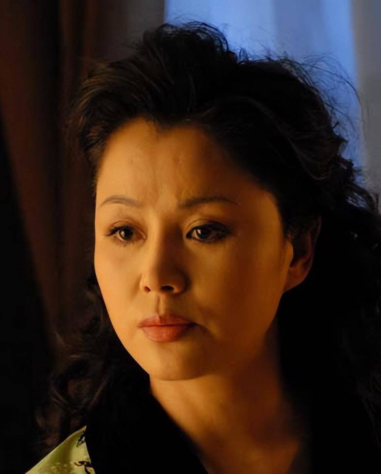 感情压得一塌糊涂,再也不相信爱情了,现在52岁的单身_于小_秦烽_对方