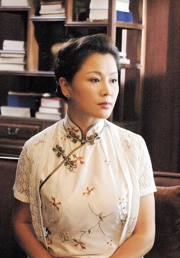 感情压得一塌糊涂,再也不相信爱情了,现在52岁的单身_于小_秦烽_对方